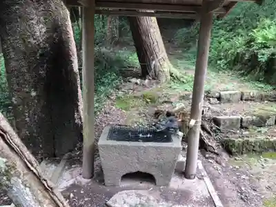 二村神社の手水舎