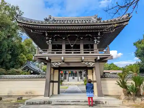 満福寺（三好稲荷閣）の山門