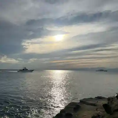 龍宮（江島神社）の{uncategorized: "未分類", other: "その他", undefined: "問題あり", building: "その他建物", grave: "お墓", sacred_gate: "鳥居", guardian: "狛犬", statue: "像", buddha: "仏像", history: "歴史", nature: "自然", garden: "庭園", animal: "動物", pagoda: "塔", temizu: "手水舎", mountain_gate: "山門・神門", sanctuary: "本殿・本堂", subordinate: "末社・摂社", art: "芸術", scenery: "景色", jizo: "地蔵", ema: "絵馬", goshuin: "御朱印", omikuji: "おみくじ", items: "授与品その他", amulet: "お守り", goshuincho: "御朱印帳", eats: "食事", festival: "お祭り", votive_dance: "神楽", shichigosan: "七五三参", wedding: "結婚式", experience: "体験その他", initially: "初詣", around: "周辺", anti_infection: "感染症対策"}