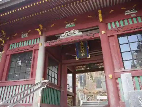 武蔵御嶽神社の山門