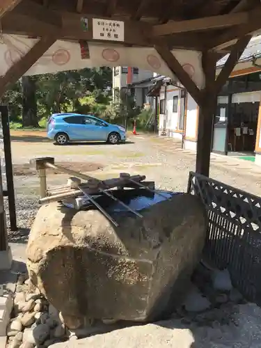 染羽天石勝神社の手水舎