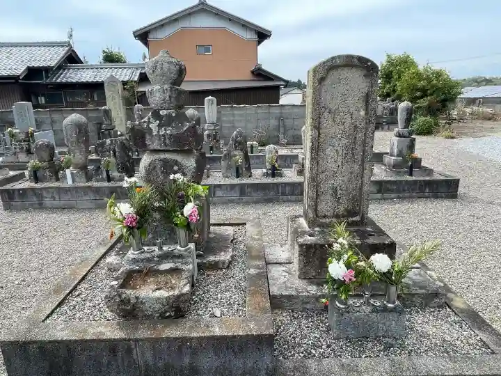 法雲寺の{uncategorized: "未分類", other: "その他", undefined: "問題あり", building: "その他建物", grave: "お墓", sacred_gate: "鳥居", guardian: "狛犬", statue: "像", buddha: "仏像", history: "歴史", nature: "自然", garden: "庭園", animal: "動物", pagoda: "塔", temizu: "手水舎", mountain_gate: "山門・神門", sanctuary: "本殿・本堂", subordinate: "末社・摂社", art: "芸術", scenery: "景色", jizo: "地蔵", ema: "絵馬", goshuin: "御朱印", omikuji: "おみくじ", items: "授与品その他", amulet: "お守り", goshuincho: "御朱印帳", eats: "食事", festival: "お祭り", votive_dance: "神楽", shichigosan: "七五三参", wedding: "結婚式", experience: "体験その他", initially: "初詣", around: "周辺", anti_infection: "感染症対策"}