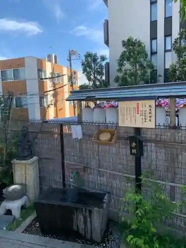 駒込妙義神社の{uncategorized: "未分類", other: "その他", undefined: "問題あり", building: "その他建物", grave: "お墓", sacred_gate: "鳥居", guardian: "狛犬", statue: "像", buddha: "仏像", history: "歴史", nature: "自然", garden: "庭園", animal: "動物", pagoda: "塔", temizu: "手水舎", mountain_gate: "山門・神門", sanctuary: "本殿・本堂", subordinate: "末社・摂社", art: "芸術", scenery: "景色", jizo: "地蔵", ema: "絵馬", goshuin: "御朱印", omikuji: "おみくじ", items: "授与品その他", amulet: "お守り", goshuincho: "御朱印帳", eats: "食事", festival: "お祭り", votive_dance: "神楽", shichigosan: "七五三参", wedding: "結婚式", experience: "体験その他", initially: "初詣", around: "周辺", anti_infection: "感染症対策"}