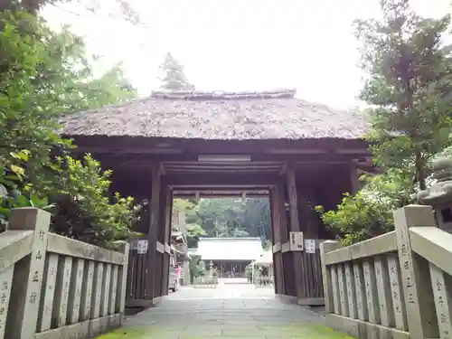 川勾神社の山門・神門