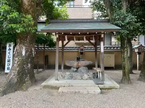 率川神社（大神神社摂社）の手水舎