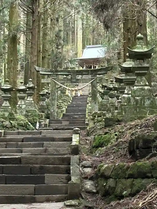 上色見熊野座神社の{uncategorized: "未分類", other: "その他", undefined: "問題あり", building: "その他建物", grave: "お墓", sacred_gate: "鳥居", guardian: "狛犬", statue: "像", buddha: "仏像", history: "歴史", nature: "自然", garden: "庭園", animal: "動物", pagoda: "塔", temizu: "手水舎", mountain_gate: "山門・神門", sanctuary: "本殿・本堂", subordinate: "末社・摂社", art: "芸術", scenery: "景色", jizo: "地蔵", ema: "絵馬", goshuin: "御朱印", omikuji: "おみくじ", items: "授与品その他", amulet: "お守り", goshuincho: "御朱印帳", eats: "食事", festival: "お祭り", votive_dance: "神楽", shichigosan: "七五三参", wedding: "結婚式", experience: "体験その他", initially: "初詣", around: "周辺", anti_infection: "感染症対策"}