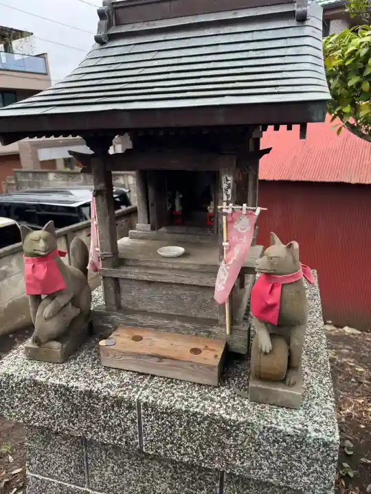 和田稲荷神社の{uncategorized: "未分類", other: "その他", undefined: "問題あり", building: "その他建物", grave: "お墓", sacred_gate: "鳥居", guardian: "狛犬", statue: "像", buddha: "仏像", history: "歴史", nature: "自然", garden: "庭園", animal: "動物", pagoda: "塔", temizu: "手水舎", mountain_gate: "山門・神門", sanctuary: "本殿・本堂", subordinate: "末社・摂社", art: "芸術", scenery: "景色", jizo: "地蔵", ema: "絵馬", goshuin: "御朱印", omikuji: "おみくじ", items: "授与品その他", amulet: "お守り", goshuincho: "御朱印帳", eats: "食事", festival: "お祭り", votive_dance: "神楽", shichigosan: "七五三参", wedding: "結婚式", experience: "体験その他", initially: "初詣", around: "周辺", anti_infection: "感染症対策"}