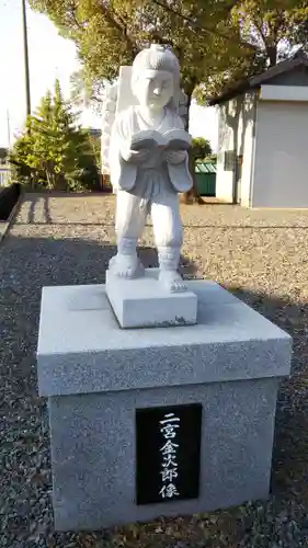 鏡満神社の像