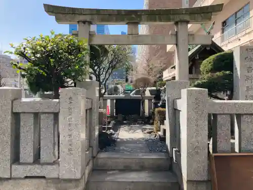 佃住吉神社晴海分社の{uncategorized: "未分類", other: "その他", undefined: "問題あり", building: "その他建物", grave: "お墓", sacred_gate: "鳥居", guardian: "狛犬", statue: "像", buddha: "仏像", history: "歴史", nature: "自然", garden: "庭園", animal: "動物", pagoda: "塔", temizu: "手水舎", mountain_gate: "山門・神門", sanctuary: "本殿・本堂", subordinate: "末社・摂社", art: "芸術", scenery: "景色", jizo: "地蔵", ema: "絵馬", goshuin: "御朱印", omikuji: "おみくじ", items: "授与品その他", amulet: "お守り", goshuincho: "御朱印帳", eats: "食事", festival: "お祭り", votive_dance: "神楽", shichigosan: "七五三参", wedding: "結婚式", experience: "体験その他", initially: "初詣", around: "周辺", anti_infection: "感染症対策"}