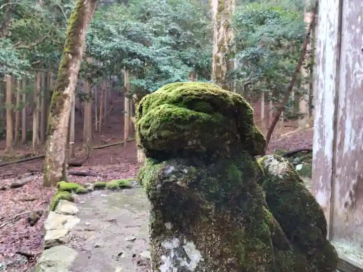 白石神社(若狭彦神社境外末社)の{uncategorized: "未分類", other: "その他", undefined: "問題あり", building: "その他建物", grave: "お墓", sacred_gate: "鳥居", guardian: "狛犬", statue: "像", buddha: "仏像", history: "歴史", nature: "自然", garden: "庭園", animal: "動物", pagoda: "塔", temizu: "手水舎", mountain_gate: "山門・神門", sanctuary: "本殿・本堂", subordinate: "末社・摂社", art: "芸術", scenery: "景色", jizo: "地蔵", ema: "絵馬", goshuin: "御朱印", omikuji: "おみくじ", items: "授与品その他", amulet: "お守り", goshuincho: "御朱印帳", eats: "食事", festival: "お祭り", votive_dance: "神楽", shichigosan: "七五三参", wedding: "結婚式", experience: "体験その他", initially: "初詣", around: "周辺", anti_infection: "感染症対策"}