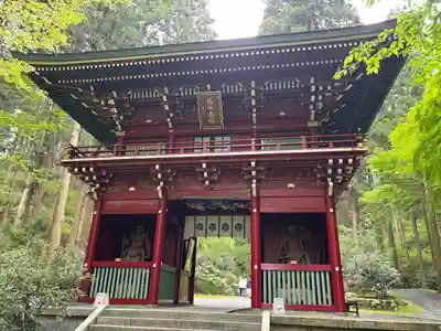 御岩神社の山門・神門