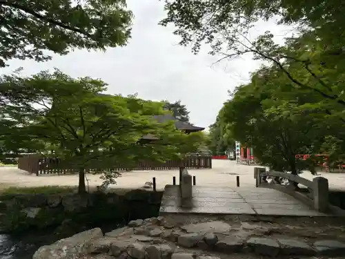 賀茂別雷神社（上賀茂神社）の{uncategorized: "未分類", other: "その他", undefined: "問題あり", building: "その他建物", grave: "お墓", sacred_gate: "鳥居", guardian: "狛犬", statue: "像", buddha: "仏像", history: "歴史", nature: "自然", garden: "庭園", animal: "動物", pagoda: "塔", temizu: "手水舎", mountain_gate: "山門・神門", sanctuary: "本殿・本堂", subordinate: "末社・摂社", art: "芸術", scenery: "景色", jizo: "地蔵", ema: "絵馬", goshuin: "御朱印", omikuji: "おみくじ", items: "授与品その他", amulet: "お守り", goshuincho: "御朱印帳", eats: "食事", festival: "お祭り", votive_dance: "神楽", shichigosan: "七五三参", wedding: "結婚式", experience: "体験その他", initially: "初詣", around: "周辺", anti_infection: "感染症対策"}