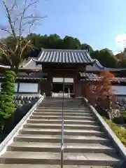 圓融寺の山門