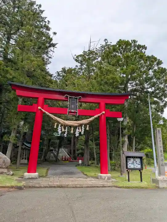 度津神社の{uncategorized: "未分類", other: "その他", undefined: "問題あり", building: "その他建物", grave: "お墓", sacred_gate: "鳥居", guardian: "狛犬", statue: "像", buddha: "仏像", history: "歴史", nature: "自然", garden: "庭園", animal: "動物", pagoda: "塔", temizu: "手水舎", mountain_gate: "山門・神門", sanctuary: "本殿・本堂", subordinate: "末社・摂社", art: "芸術", scenery: "景色", jizo: "地蔵", ema: "絵馬", goshuin: "御朱印", omikuji: "おみくじ", items: "授与品その他", amulet: "お守り", goshuincho: "御朱印帳", eats: "食事", festival: "お祭り", votive_dance: "神楽", shichigosan: "七五三参", wedding: "結婚式", experience: "体験その他", initially: "初詣", around: "周辺", anti_infection: "感染症対策"}