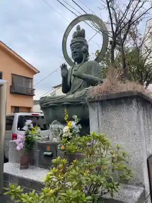 本郷薬師堂の{uncategorized: "未分類", other: "その他", undefined: "問題あり", building: "その他建物", grave: "お墓", sacred_gate: "鳥居", guardian: "狛犬", statue: "像", buddha: "仏像", history: "歴史", nature: "自然", garden: "庭園", animal: "動物", pagoda: "塔", temizu: "手水舎", mountain_gate: "山門・神門", sanctuary: "本殿・本堂", subordinate: "末社・摂社", art: "芸術", scenery: "景色", jizo: "地蔵", ema: "絵馬", goshuin: "御朱印", omikuji: "おみくじ", items: "授与品その他", amulet: "お守り", goshuincho: "御朱印帳", eats: "食事", festival: "お祭り", votive_dance: "神楽", shichigosan: "七五三参", wedding: "結婚式", experience: "体験その他", initially: "初詣", around: "周辺", anti_infection: "感染症対策"}