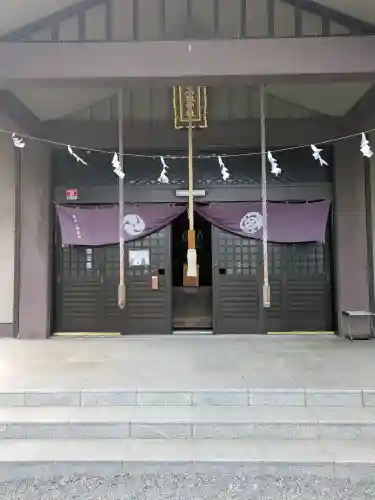 日野八坂神社の{uncategorized: "未分類", other: "その他", undefined: "問題あり", building: "その他建物", grave: "お墓", sacred_gate: "鳥居", guardian: "狛犬", statue: "像", buddha: "仏像", history: "歴史", nature: "自然", garden: "庭園", animal: "動物", pagoda: "塔", temizu: "手水舎", mountain_gate: "山門・神門", sanctuary: "本殿・本堂", subordinate: "末社・摂社", art: "芸術", scenery: "景色", jizo: "地蔵", ema: "絵馬", goshuin: "御朱印", omikuji: "おみくじ", items: "授与品その他", amulet: "お守り", goshuincho: "御朱印帳", eats: "食事", festival: "お祭り", votive_dance: "神楽", shichigosan: "七五三参", wedding: "結婚式", experience: "体験その他", initially: "初詣", around: "周辺", anti_infection: "感染症対策"}