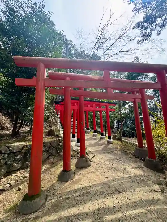 玉津岡神社の{uncategorized: "未分類", other: "その他", undefined: "問題あり", building: "その他建物", grave: "お墓", sacred_gate: "鳥居", guardian: "狛犬", statue: "像", buddha: "仏像", history: "歴史", nature: "自然", garden: "庭園", animal: "動物", pagoda: "塔", temizu: "手水舎", mountain_gate: "山門・神門", sanctuary: "本殿・本堂", subordinate: "末社・摂社", art: "芸術", scenery: "景色", jizo: "地蔵", ema: "絵馬", goshuin: "御朱印", omikuji: "おみくじ", items: "授与品その他", amulet: "お守り", goshuincho: "御朱印帳", eats: "食事", festival: "お祭り", votive_dance: "神楽", shichigosan: "七五三参", wedding: "結婚式", experience: "体験その他", initially: "初詣", around: "周辺", anti_infection: "感染症対策"}