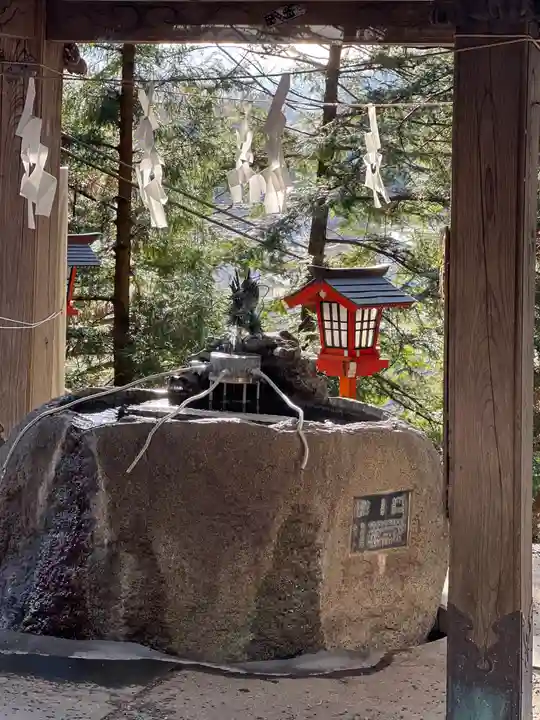 新倉富士浅間神社の手水舎