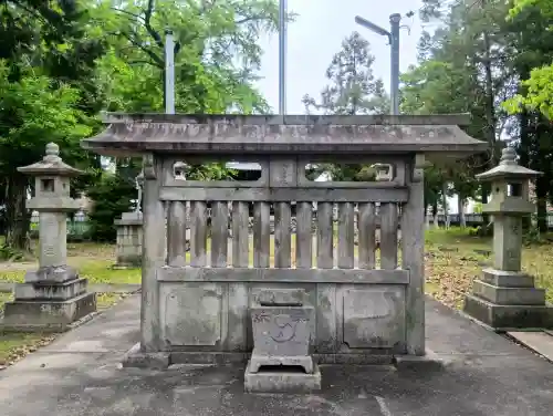 高桑八幡神社の{uncategorized: "未分類", other: "その他", undefined: "問題あり", building: "その他建物", grave: "お墓", sacred_gate: "鳥居", guardian: "狛犬", statue: "像", buddha: "仏像", history: "歴史", nature: "自然", garden: "庭園", animal: "動物", pagoda: "塔", temizu: "手水舎", mountain_gate: "山門・神門", sanctuary: "本殿・本堂", subordinate: "末社・摂社", art: "芸術", scenery: "景色", jizo: "地蔵", ema: "絵馬", goshuin: "御朱印", omikuji: "おみくじ", items: "授与品その他", amulet: "お守り", goshuincho: "御朱印帳", eats: "食事", festival: "お祭り", votive_dance: "神楽", shichigosan: "七五三参", wedding: "結婚式", experience: "体験その他", initially: "初詣", around: "周辺", anti_infection: "感染症対策"}