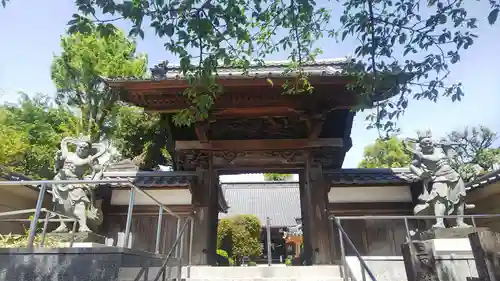 慈眼寺の山門