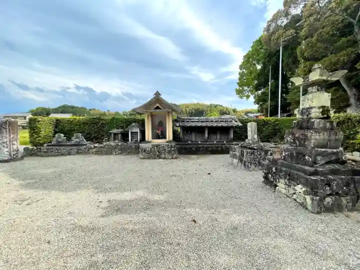 大日寺の{uncategorized: "未分類", other: "その他", undefined: "問題あり", building: "その他建物", grave: "お墓", sacred_gate: "鳥居", guardian: "狛犬", statue: "像", buddha: "仏像", history: "歴史", nature: "自然", garden: "庭園", animal: "動物", pagoda: "塔", temizu: "手水舎", mountain_gate: "山門・神門", sanctuary: "本殿・本堂", subordinate: "末社・摂社", art: "芸術", scenery: "景色", jizo: "地蔵", ema: "絵馬", goshuin: "御朱印", omikuji: "おみくじ", items: "授与品その他", amulet: "お守り", goshuincho: "御朱印帳", eats: "食事", festival: "お祭り", votive_dance: "神楽", shichigosan: "七五三参", wedding: "結婚式", experience: "体験その他", initially: "初詣", around: "周辺", anti_infection: "感染症対策"}