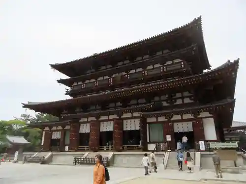 薬師寺の本殿・本堂