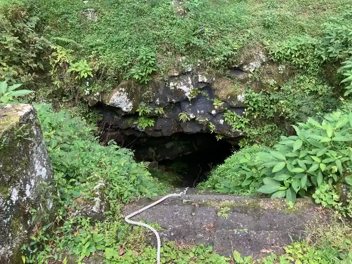 人穴浅間神社(静岡県)
