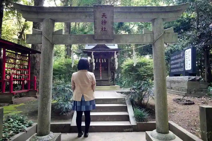 春日部八幡神社の鳥居
