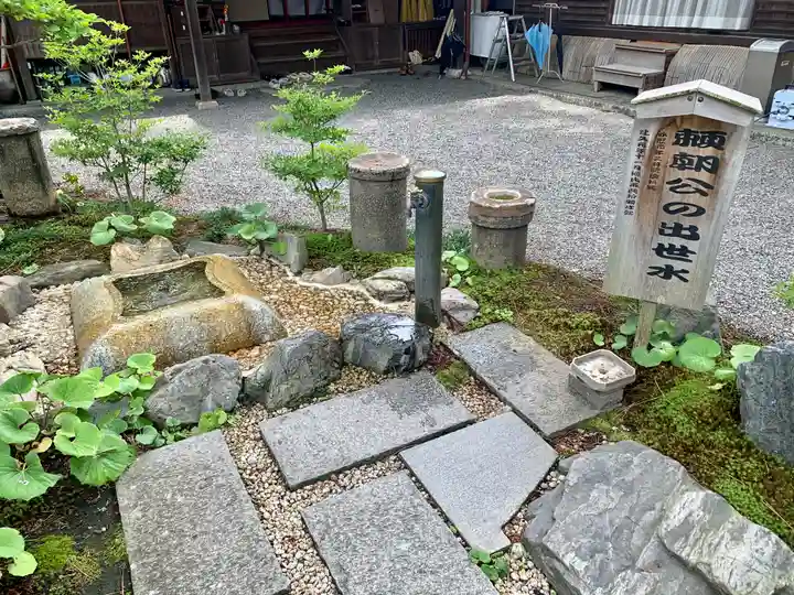 建部大社の庭園