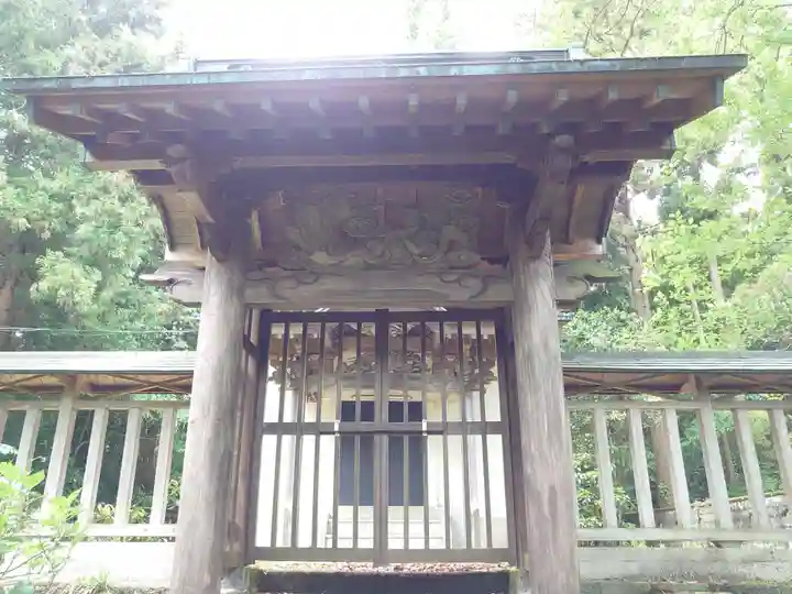 西山本門寺の山門・神門