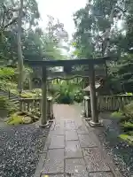 瀧王神社の{uncategorized: "未分類", other: "その他", undefined: "問題あり", building: "その他建物", grave: "お墓", sacred_gate: "鳥居", guardian: "狛犬", statue: "像", buddha: "仏像", history: "歴史", nature: "自然", garden: "庭園", animal: "動物", pagoda: "塔", temizu: "手水舎", mountain_gate: "山門・神門", sanctuary: "本殿・本堂", subordinate: "末社・摂社", art: "芸術", scenery: "景色", jizo: "地蔵", ema: "絵馬", goshuin: "御朱印", omikuji: "おみくじ", items: "授与品その他", amulet: "お守り", goshuincho: "御朱印帳", eats: "食事", festival: "お祭り", votive_dance: "神楽", shichigosan: "七五三参", wedding: "結婚式", experience: "体験その他", initially: "初詣", around: "周辺", anti_infection: "感染症対策"}