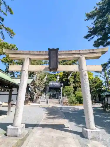 片瀬諏訪神社の{uncategorized: "未分類", other: "その他", undefined: "問題あり", building: "その他建物", grave: "お墓", sacred_gate: "鳥居", guardian: "狛犬", statue: "像", buddha: "仏像", history: "歴史", nature: "自然", garden: "庭園", animal: "動物", pagoda: "塔", temizu: "手水舎", mountain_gate: "山門・神門", sanctuary: "本殿・本堂", subordinate: "末社・摂社", art: "芸術", scenery: "景色", jizo: "地蔵", ema: "絵馬", goshuin: "御朱印", omikuji: "おみくじ", items: "授与品その他", amulet: "お守り", goshuincho: "御朱印帳", eats: "食事", festival: "お祭り", votive_dance: "神楽", shichigosan: "七五三参", wedding: "結婚式", experience: "体験その他", initially: "初詣", around: "周辺", anti_infection: "感染症対策"}