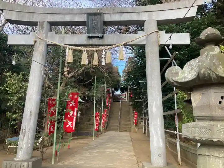 諏訪神社の{uncategorized: "未分類", other: "その他", undefined: "問題あり", building: "その他建物", grave: "お墓", sacred_gate: "鳥居", guardian: "狛犬", statue: "像", buddha: "仏像", history: "歴史", nature: "自然", garden: "庭園", animal: "動物", pagoda: "塔", temizu: "手水舎", mountain_gate: "山門・神門", sanctuary: "本殿・本堂", subordinate: "末社・摂社", art: "芸術", scenery: "景色", jizo: "地蔵", ema: "絵馬", goshuin: "御朱印", omikuji: "おみくじ", items: "授与品その他", amulet: "お守り", goshuincho: "御朱印帳", eats: "食事", festival: "お祭り", votive_dance: "神楽", shichigosan: "七五三参", wedding: "結婚式", experience: "体験その他", initially: "初詣", around: "周辺", anti_infection: "感染症対策"}