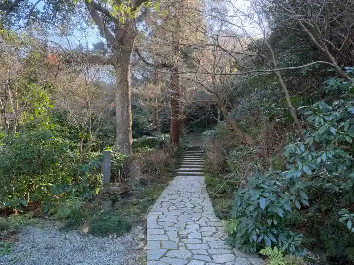 瑞泉寺の{uncategorized: "未分類", other: "その他", undefined: "問題あり", building: "その他建物", grave: "お墓", sacred_gate: "鳥居", guardian: "狛犬", statue: "像", buddha: "仏像", history: "歴史", nature: "自然", garden: "庭園", animal: "動物", pagoda: "塔", temizu: "手水舎", mountain_gate: "山門・神門", sanctuary: "本殿・本堂", subordinate: "末社・摂社", art: "芸術", scenery: "景色", jizo: "地蔵", ema: "絵馬", goshuin: "御朱印", omikuji: "おみくじ", items: "授与品その他", amulet: "お守り", goshuincho: "御朱印帳", eats: "食事", festival: "お祭り", votive_dance: "神楽", shichigosan: "七五三参", wedding: "結婚式", experience: "体験その他", initially: "初詣", around: "周辺", anti_infection: "感染症対策"}