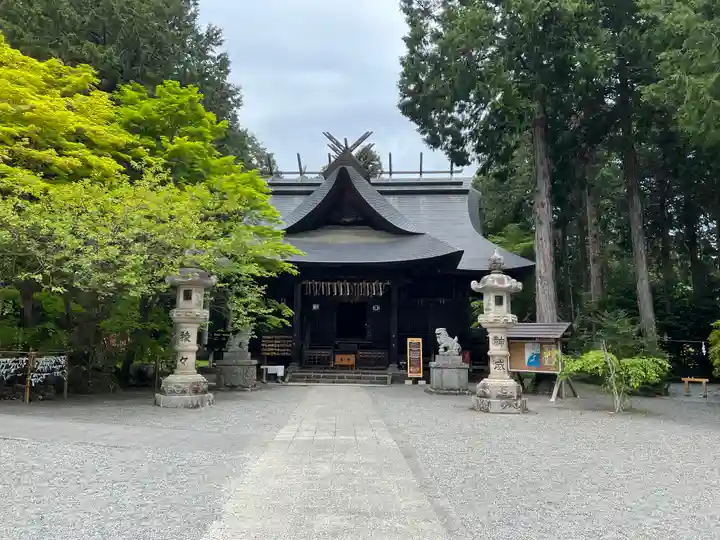 冨士御室浅間神社の本殿・本堂