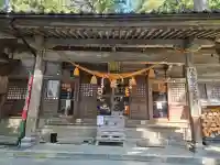 雄山神社中宮祈願殿の{uncategorized: "未分類", other: "その他", undefined: "問題あり", building: "その他建物", grave: "お墓", sacred_gate: "鳥居", guardian: "狛犬", statue: "像", buddha: "仏像", history: "歴史", nature: "自然", garden: "庭園", animal: "動物", pagoda: "塔", temizu: "手水舎", mountain_gate: "山門・神門", sanctuary: "本殿・本堂", subordinate: "末社・摂社", art: "芸術", scenery: "景色", jizo: "地蔵", ema: "絵馬", goshuin: "御朱印", omikuji: "おみくじ", items: "授与品その他", amulet: "お守り", goshuincho: "御朱印帳", eats: "食事", festival: "お祭り", votive_dance: "神楽", shichigosan: "七五三参", wedding: "結婚式", experience: "体験その他", initially: "初詣", around: "周辺", anti_infection: "感染症対策"}