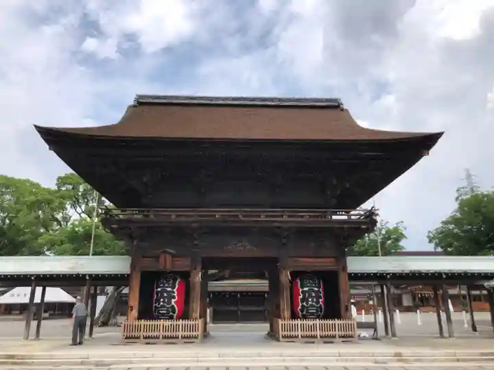 尾張大國霊神社(国府宮)の山門・神門
