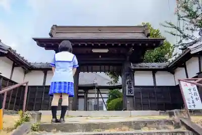 信谷院の山門・神門