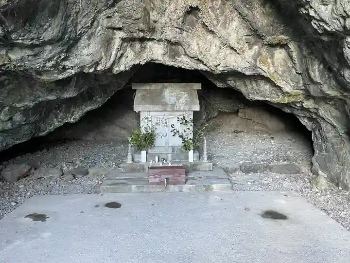 御厨人窟・神明窟(高知県)