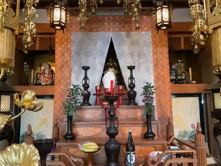 萬溪寺(万渓寺)の本殿・本堂