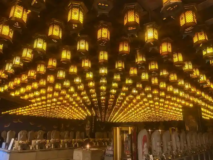 大聖院の{uncategorized: "未分類", other: "その他", undefined: "問題あり", building: "その他建物", grave: "お墓", sacred_gate: "鳥居", guardian: "狛犬", statue: "像", buddha: "仏像", history: "歴史", nature: "自然", garden: "庭園", animal: "動物", pagoda: "塔", temizu: "手水舎", mountain_gate: "山門・神門", sanctuary: "本殿・本堂", subordinate: "末社・摂社", art: "芸術", scenery: "景色", jizo: "地蔵", ema: "絵馬", goshuin: "御朱印", omikuji: "おみくじ", items: "授与品その他", amulet: "お守り", goshuincho: "御朱印帳", eats: "食事", festival: "お祭り", votive_dance: "神楽", shichigosan: "七五三参", wedding: "結婚式", experience: "体験その他", initially: "初詣", around: "周辺", anti_infection: "感染症対策"}