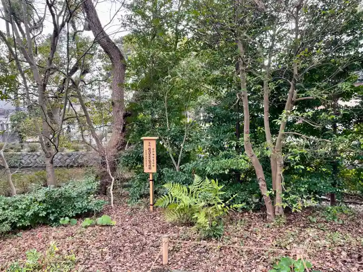 宮山神社の{uncategorized: "未分類", other: "その他", undefined: "問題あり", building: "その他建物", grave: "お墓", sacred_gate: "鳥居", guardian: "狛犬", statue: "像", buddha: "仏像", history: "歴史", nature: "自然", garden: "庭園", animal: "動物", pagoda: "塔", temizu: "手水舎", mountain_gate: "山門・神門", sanctuary: "本殿・本堂", subordinate: "末社・摂社", art: "芸術", scenery: "景色", jizo: "地蔵", ema: "絵馬", goshuin: "御朱印", omikuji: "おみくじ", items: "授与品その他", amulet: "お守り", goshuincho: "御朱印帳", eats: "食事", festival: "お祭り", votive_dance: "神楽", shichigosan: "七五三参", wedding: "結婚式", experience: "体験その他", initially: "初詣", around: "周辺", anti_infection: "感染症対策"}