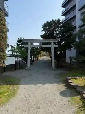 琵琶島神社の{uncategorized: "未分類", other: "その他", undefined: "問題あり", building: "その他建物", grave: "お墓", sacred_gate: "鳥居", guardian: "狛犬", statue: "像", buddha: "仏像", history: "歴史", nature: "自然", garden: "庭園", animal: "動物", pagoda: "塔", temizu: "手水舎", mountain_gate: "山門・神門", sanctuary: "本殿・本堂", subordinate: "末社・摂社", art: "芸術", scenery: "景色", jizo: "地蔵", ema: "絵馬", goshuin: "御朱印", omikuji: "おみくじ", items: "授与品その他", amulet: "お守り", goshuincho: "御朱印帳", eats: "食事", festival: "お祭り", votive_dance: "神楽", shichigosan: "七五三参", wedding: "結婚式", experience: "体験その他", initially: "初詣", around: "周辺", anti_infection: "感染症対策"}