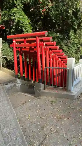 紅石稲荷神社の{uncategorized: "未分類", other: "その他", undefined: "問題あり", building: "その他建物", grave: "お墓", sacred_gate: "鳥居", guardian: "狛犬", statue: "像", buddha: "仏像", history: "歴史", nature: "自然", garden: "庭園", animal: "動物", pagoda: "塔", temizu: "手水舎", mountain_gate: "山門・神門", sanctuary: "本殿・本堂", subordinate: "末社・摂社", art: "芸術", scenery: "景色", jizo: "地蔵", ema: "絵馬", goshuin: "御朱印", omikuji: "おみくじ", items: "授与品その他", amulet: "お守り", goshuincho: "御朱印帳", eats: "食事", festival: "お祭り", votive_dance: "神楽", shichigosan: "七五三参", wedding: "結婚式", experience: "体験その他", initially: "初詣", around: "周辺", anti_infection: "感染症対策"}