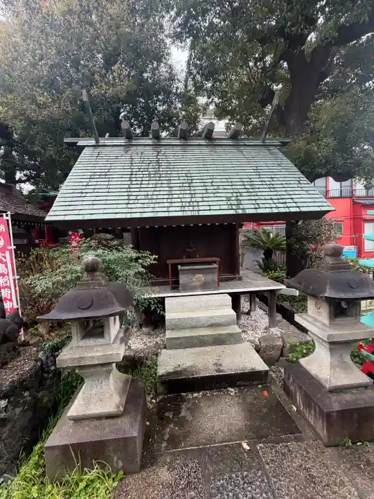 大島稲荷神社の{uncategorized: "未分類", other: "その他", undefined: "問題あり", building: "その他建物", grave: "お墓", sacred_gate: "鳥居", guardian: "狛犬", statue: "像", buddha: "仏像", history: "歴史", nature: "自然", garden: "庭園", animal: "動物", pagoda: "塔", temizu: "手水舎", mountain_gate: "山門・神門", sanctuary: "本殿・本堂", subordinate: "末社・摂社", art: "芸術", scenery: "景色", jizo: "地蔵", ema: "絵馬", goshuin: "御朱印", omikuji: "おみくじ", items: "授与品その他", amulet: "お守り", goshuincho: "御朱印帳", eats: "食事", festival: "お祭り", votive_dance: "神楽", shichigosan: "七五三参", wedding: "結婚式", experience: "体験その他", initially: "初詣", around: "周辺", anti_infection: "感染症対策"}