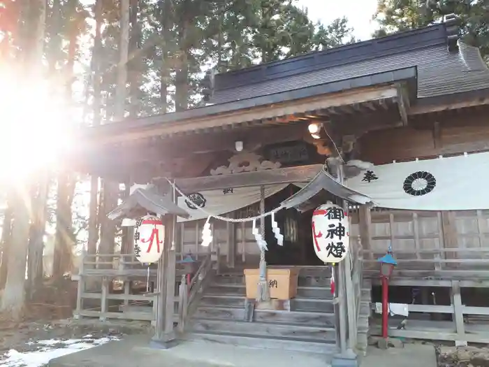 稲荷神社の本殿