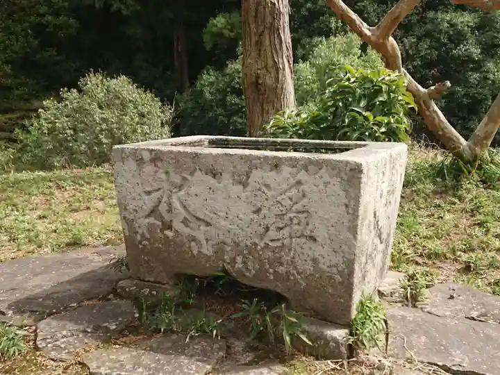 諏訪社の手水舎