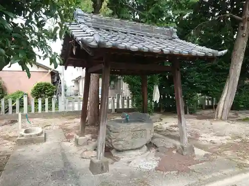 八幡社（熊之庄）の手水舎