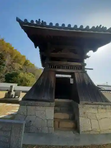 西光寺の{uncategorized: "未分類", other: "その他", undefined: "問題あり", building: "その他建物", grave: "お墓", sacred_gate: "鳥居", guardian: "狛犬", statue: "像", buddha: "仏像", history: "歴史", nature: "自然", garden: "庭園", animal: "動物", pagoda: "塔", temizu: "手水舎", mountain_gate: "山門・神門", sanctuary: "本殿・本堂", subordinate: "末社・摂社", art: "芸術", scenery: "景色", jizo: "地蔵", ema: "絵馬", goshuin: "御朱印", omikuji: "おみくじ", items: "授与品その他", amulet: "お守り", goshuincho: "御朱印帳", eats: "食事", festival: "お祭り", votive_dance: "神楽", shichigosan: "七五三参", wedding: "結婚式", experience: "体験その他", initially: "初詣", around: "周辺", anti_infection: "感染症対策"}