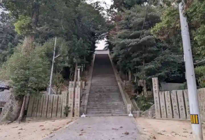 大井八幡大神社の{uncategorized: "未分類", other: "その他", undefined: "問題あり", building: "その他建物", grave: "お墓", sacred_gate: "鳥居", guardian: "狛犬", statue: "像", buddha: "仏像", history: "歴史", nature: "自然", garden: "庭園", animal: "動物", pagoda: "塔", temizu: "手水舎", mountain_gate: "山門・神門", sanctuary: "本殿・本堂", subordinate: "末社・摂社", art: "芸術", scenery: "景色", jizo: "地蔵", ema: "絵馬", goshuin: "御朱印", omikuji: "おみくじ", items: "授与品その他", amulet: "お守り", goshuincho: "御朱印帳", eats: "食事", festival: "お祭り", votive_dance: "神楽", shichigosan: "七五三参", wedding: "結婚式", experience: "体験その他", initially: "初詣", around: "周辺", anti_infection: "感染症対策"}